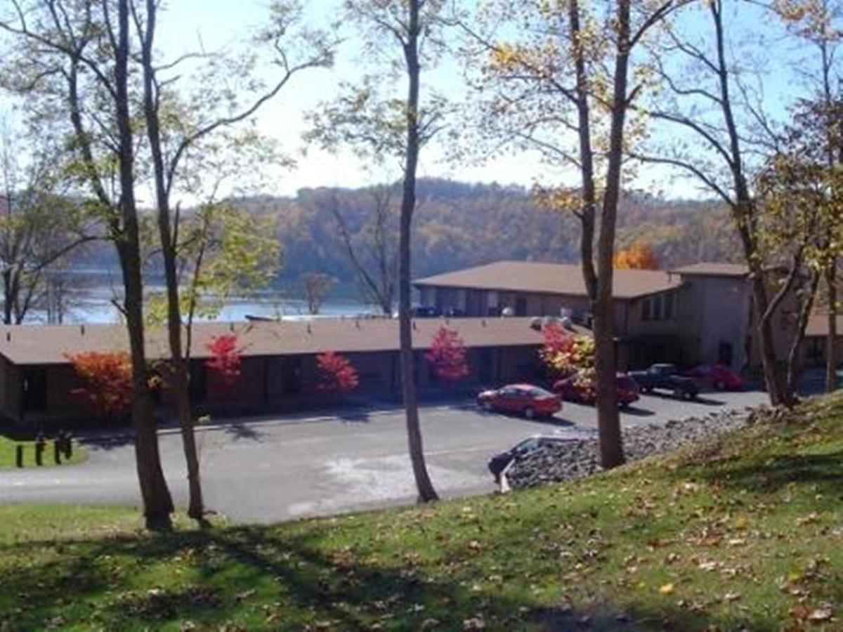 Tygart Lake Lodge Grafton Bagian luar foto