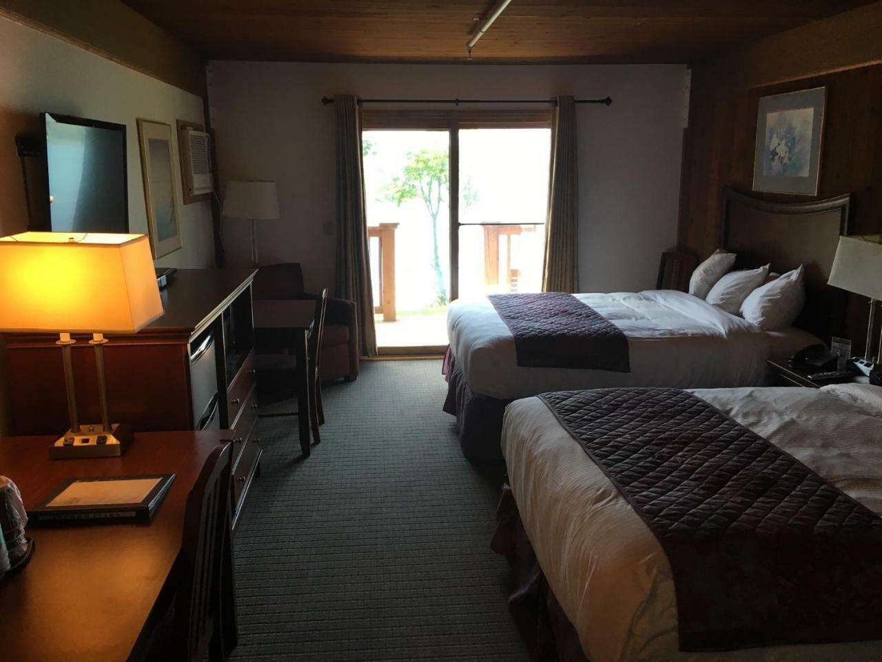 Tygart Lake Lodge Grafton Bagian luar foto